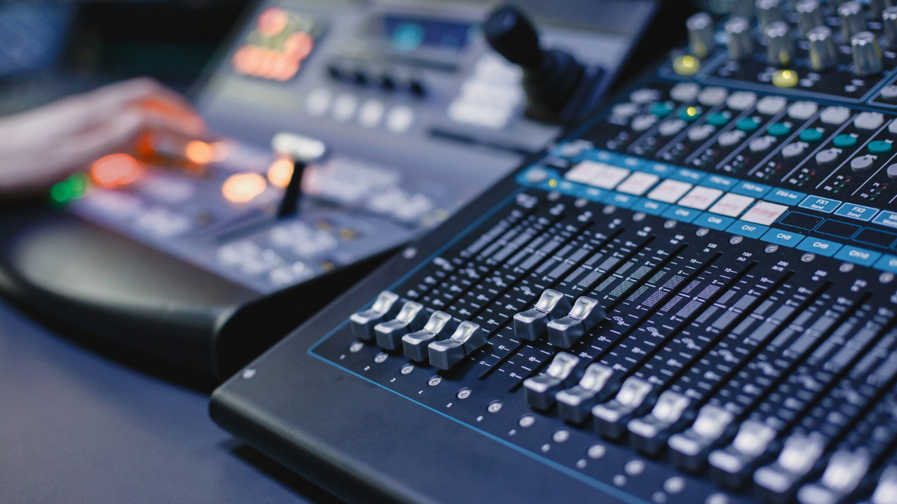 SERVICES Professional Equipment Rental Noleggio Service Audio Video Luce Light Tecnici Technichian Eventi Aziendali Convention Sfilate Moda Fashion Milan Brianza Monza Italy Yamaha Pioneer d&b Shure Sehnneiser Martin Audio Meyer Sound EAW Bose Riedel GreenGo Bolero Avolites MA Light Claypaky SGM Lupo ETC Roxx Analogway Blackmagic Panasonic Epson Wave&Co Samsung CDJ Mixer Consolle